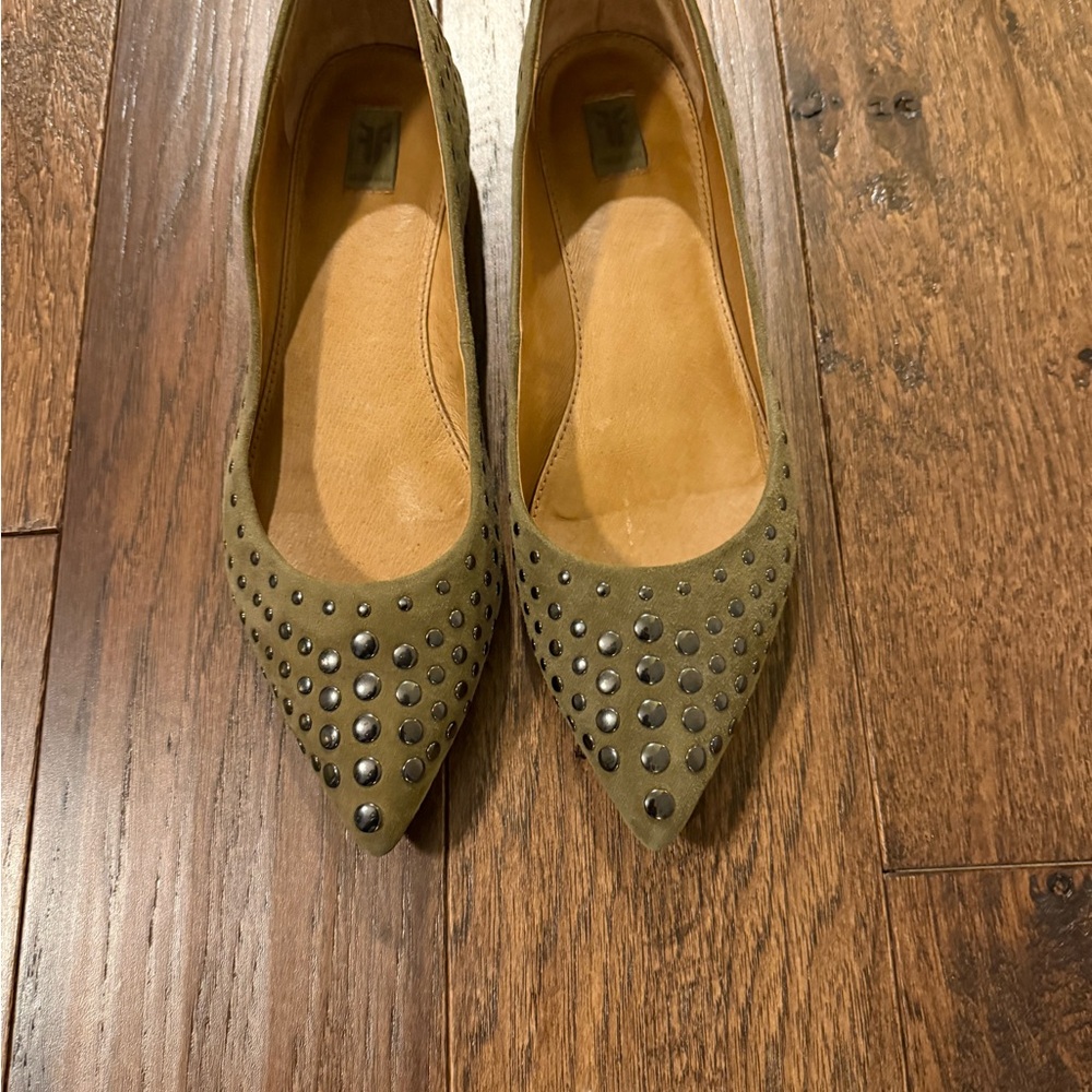 Frye Sienna SZ 8.5 Studded Olive Green Flats